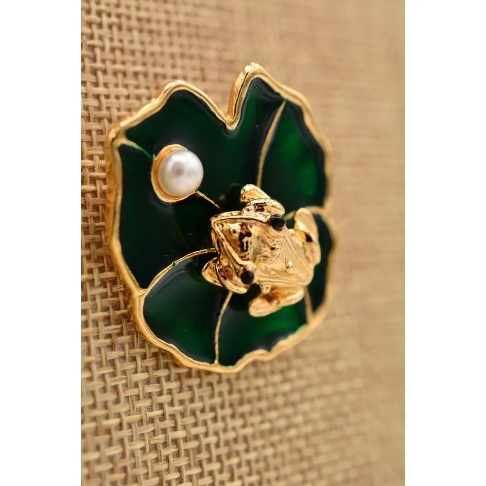 JJI Vintage Frog Pin Brooch Lily Pad Pearl Green Gold Tone Enamel Signed BinAT